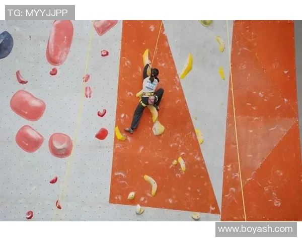 南京飞盘队在攀岩联赛中以85分稳居积分榜首位展现强劲实力